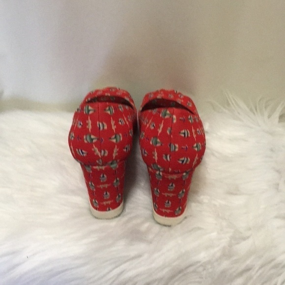 Seychelles, red sailboat, wedges, 6 1/2 and 7 1/2 - Picture 4 of 5